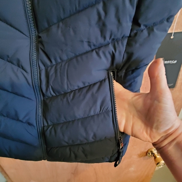 Lauren Ralph Lauren NWT. CHEVRON HOODED PUFF NAVY STRETCH VEST. SMALL - Picture 3 of 10